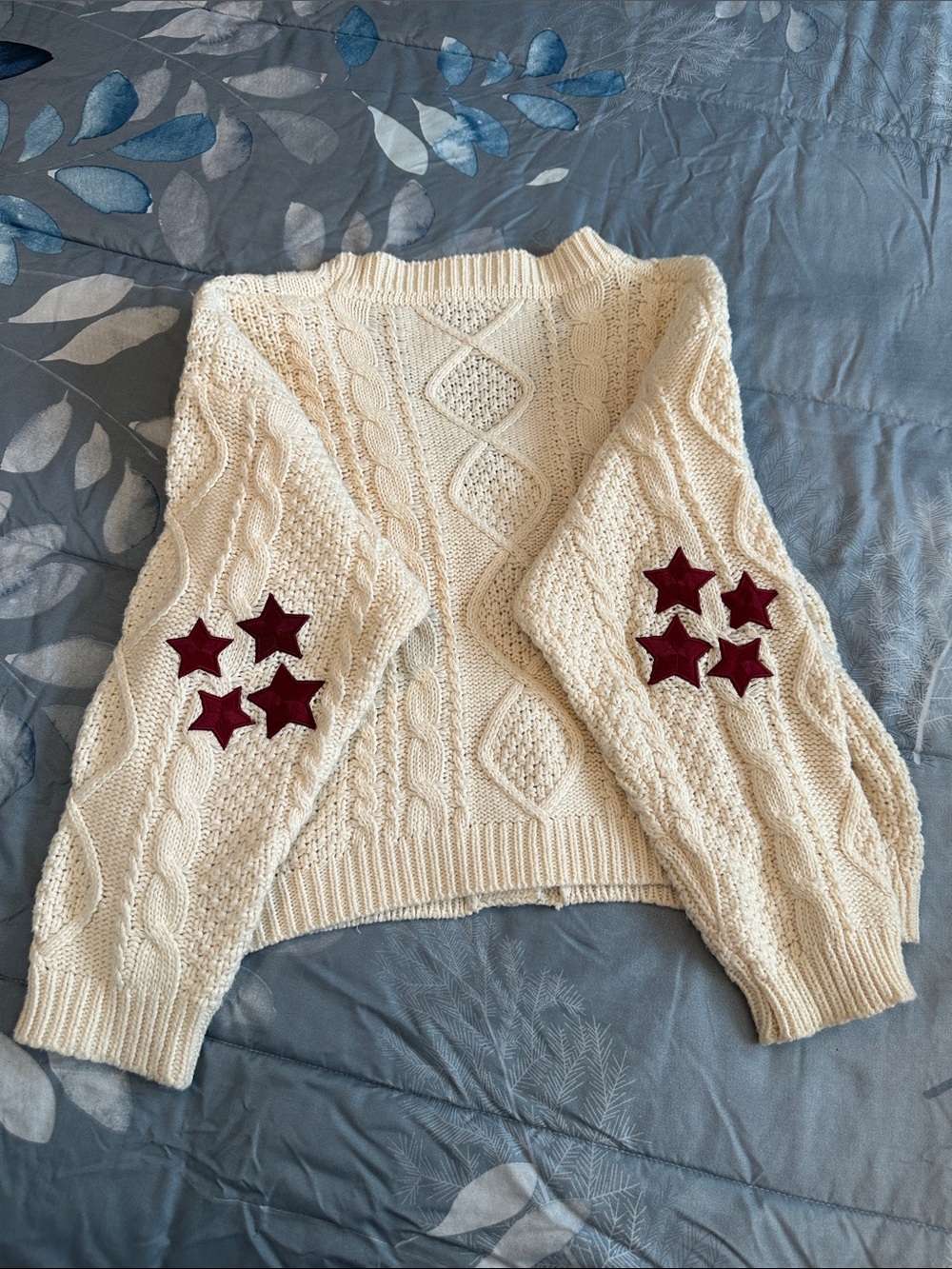 EUC Taylor Swift “RED” Cream Cable-Knit Cardigan w/ Star Appliqués SZ XS/SM - Picture 13 of 16
